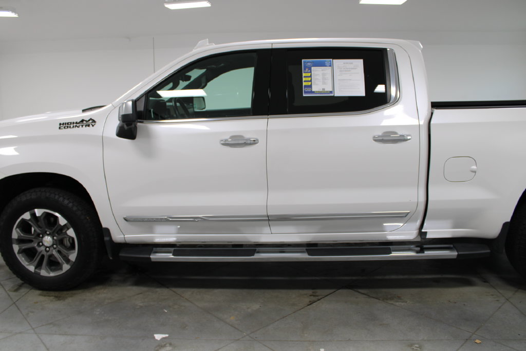 Used 2024 Chevrolet Silverado 1500 High Country w/ Technology Package AWD/4WD image 6