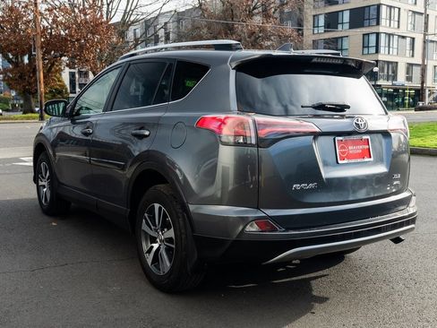 Used 2018 Toyota RAV4 XLE image 4