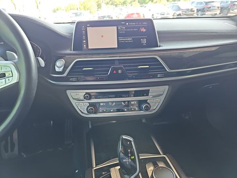 Used 2022 BMW 740i w/ M Sport Package RWD image 21