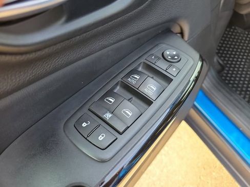 Used 2020 Jeep Cherokee Latitude Plus AWD/4WD image 21