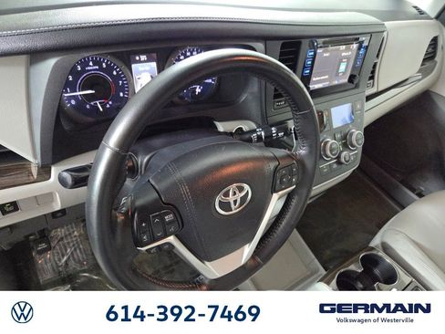 Used 2016 Toyota Sienna XLE Premium image 16