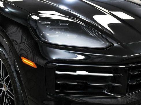 Used 2024 Porsche Cayenne AWD/4WD image 65