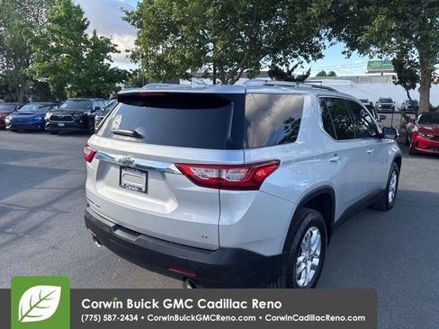 Used 2018 Chevrolet Traverse LT w/ LPO, Black Accent Package AWD/4WD image 8