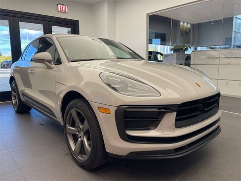 Used 2025 Porsche Macan image 27