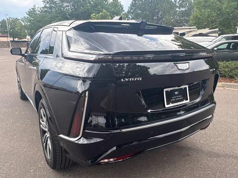 Used 2024 Cadillac Lyriq Luxury AWD/4WD image 3