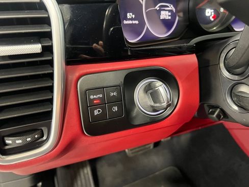 Used 2022 Porsche Cayenne S image 19