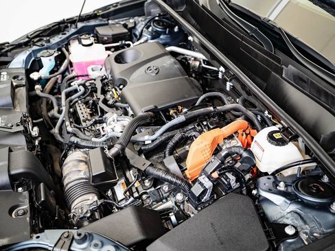 Used 2023 Toyota Venza Limited image 39