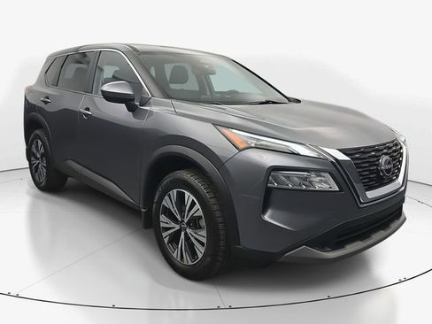 Used 2023 Nissan Rogue SV image 2