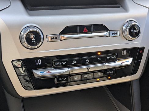 Used 2021 Ford Explorer XLT image 24