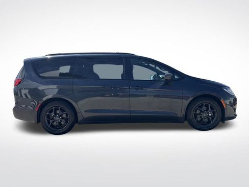 Used 2020 Chrysler Pacifica Touring w/ Advanced Safetytec Group image 8