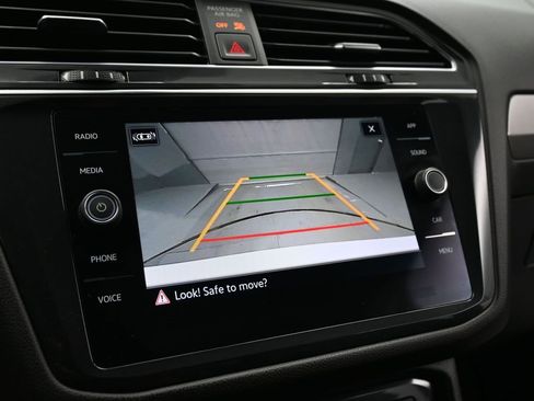 Used 2022 Volkswagen Tiguan SE R-Line FWD image 13
