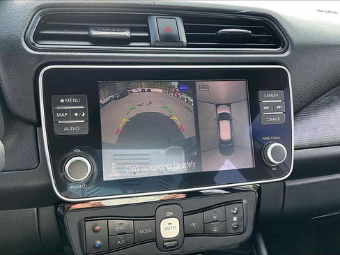 Used 2020 Nissan Leaf SV w/ SV Technology Package FWD image 14