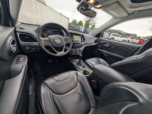 Used 2019 Jeep Cherokee Limited w/ Luxury Group AWD/4WD image 7