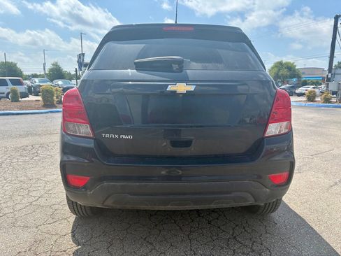 Used 2022 Chevrolet Trax LS w/ Tint and Cruise Package AWD/4WD image 4