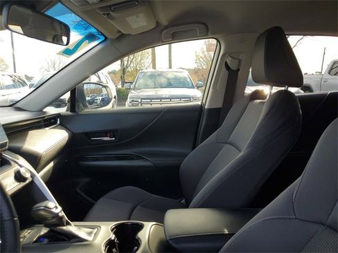 Used 2022 Toyota Venza LE image 17