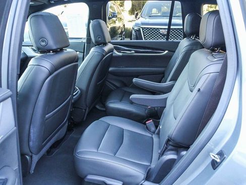 Used 2023 Cadillac XT6 Premium Luxury image 17