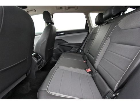 Used 2024 Volkswagen Taos SE w/ Panoramic Sunroof Package AWD/4WD image 32