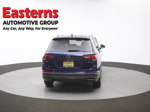 Used 2022 Volkswagen Tiguan SE w/ Panoramic Sunroof Package AWD/4WD image 38