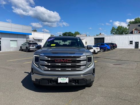 Used 2024 GMC Sierra 1500 SLE AWD/4WD image 2