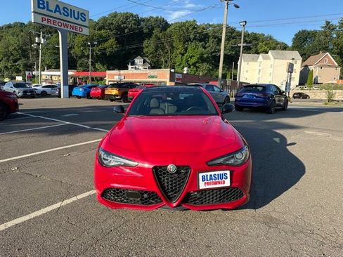Used 2022 Alfa Romeo Giulia Veloce AWD/4WD image 7