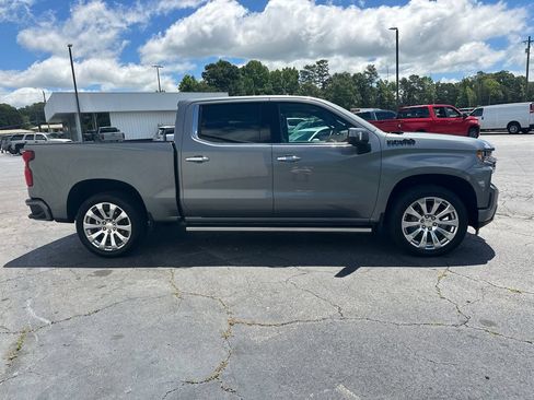 Used 2022 Chevrolet Silverado 1500 High Country w/ Technology Package AWD/4WD image 5