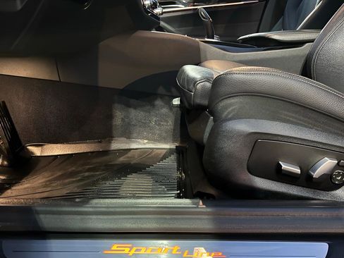 Used 2018 BMW 540i xDrive image 35