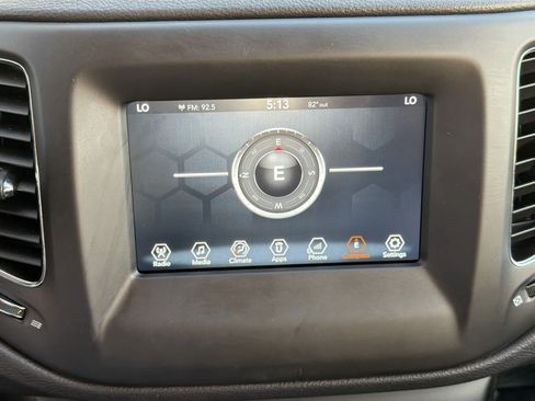 Used 2018 Jeep Compass Latitude w/ Popular Equipment Group FWD image 31