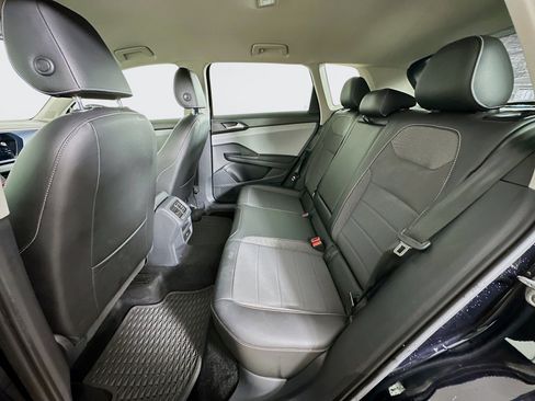 Used 2022 Volkswagen Taos SE image 26