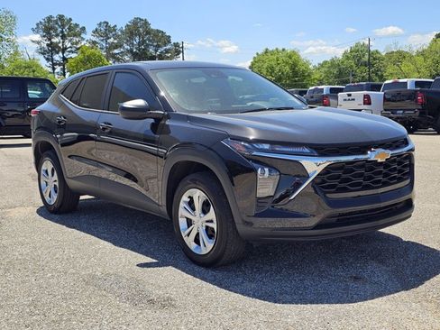 Used 2026 Chevrolet Trax LS FWD image 9