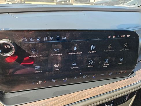 Used 2025 Chevrolet Suburban Z71 image 21