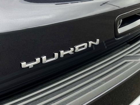 Used 2024 GMC Yukon XL Denali image 15