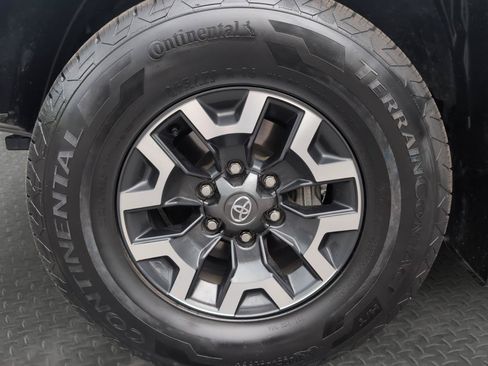 Used 2022 Toyota Tacoma TRD Off-Road AWD/4WD image 30