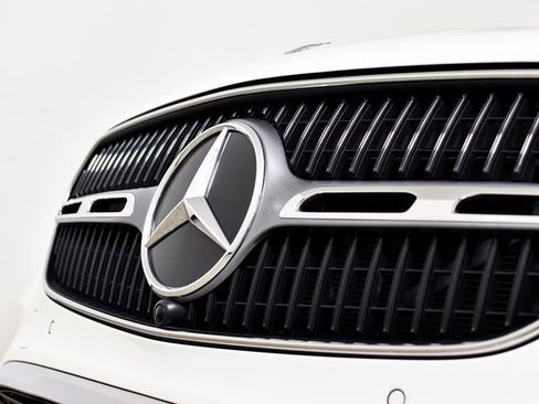 Certified 2025 Mercedes-Benz GLC 300 image 8