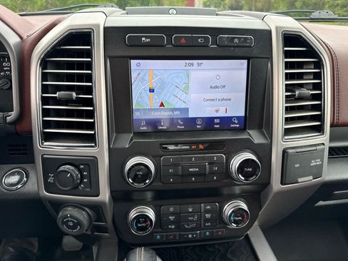 Used 2020 Ford F150 Platinum w/ Equipment Group 701A Luxury AWD/4WD image 14