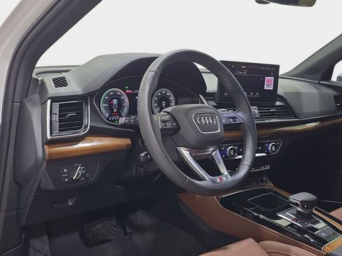 Certified 2024 Audi Q5 e Premium Plus w/ Premium Plus Package AWD/4WD image 18