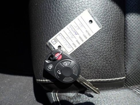 Used 2010 Ford Mustang GT Premium image 30