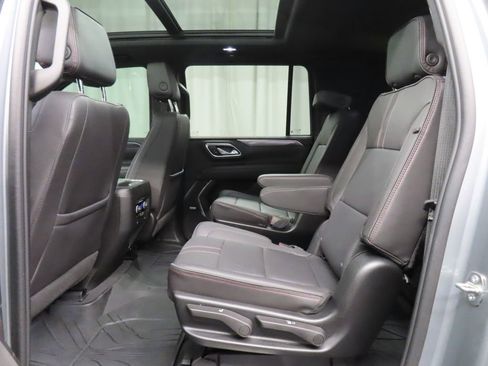 Used 2024 Chevrolet Suburban RST w/ Luxury Package image 10