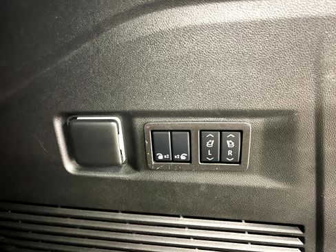 Used 2024 Chevrolet Tahoe High Country image 31