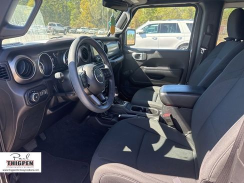 Used 2019 Jeep Wrangler Sport image 6