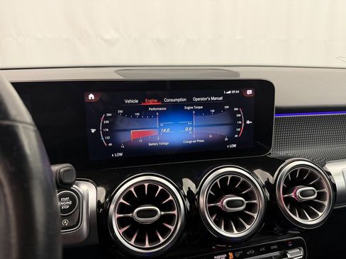 Used 2021 Mercedes-Benz GLB 250 4MATIC w/ Premium Package image 29