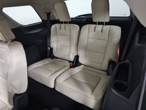 Used 2018 Ford Explorer Platinum image 34