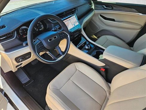 New 2025 Jeep Grand Cherokee Limited w/ Luxury Tech Group II RWD image 3