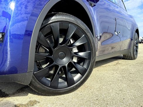 Used 2024 Tesla Model Y Long Range image 2