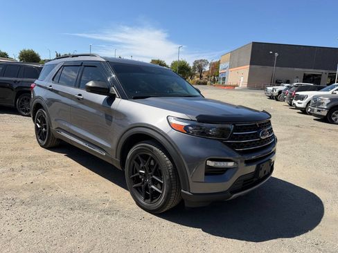 Used 2021 Ford Explorer XLT w/ Equipment Group 202A AWD/4WD image 7