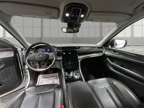 Used 2023 Jeep Grand Cherokee L Limited image 24