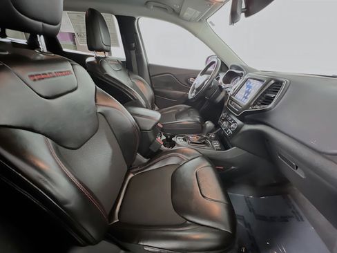 Used 2019 Jeep Cherokee Trailhawk w/ Cold Weather Group image 31