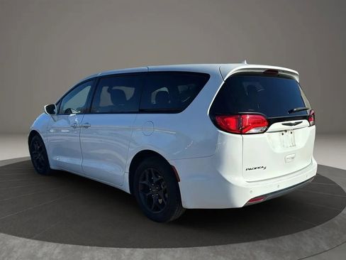 Used 2020 Chrysler Pacifica Touring w/ S Appearance Package image 9