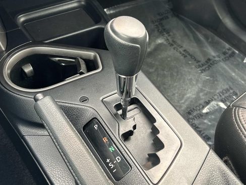 Used 2018 Toyota RAV4 LE AWD/4WD image 31