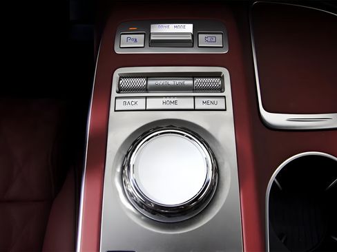 Used 2025 Genesis GV70 3.5T Sport w/ Sport Advanced Package AWD/4WD image 25