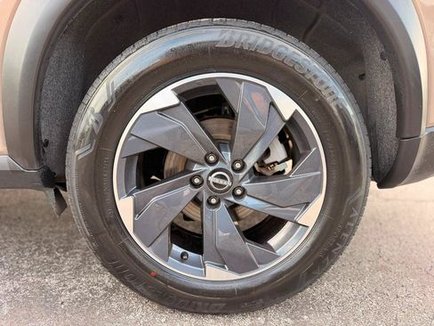 Used 2025 Nissan Rogue SV AWD/4WD image 32